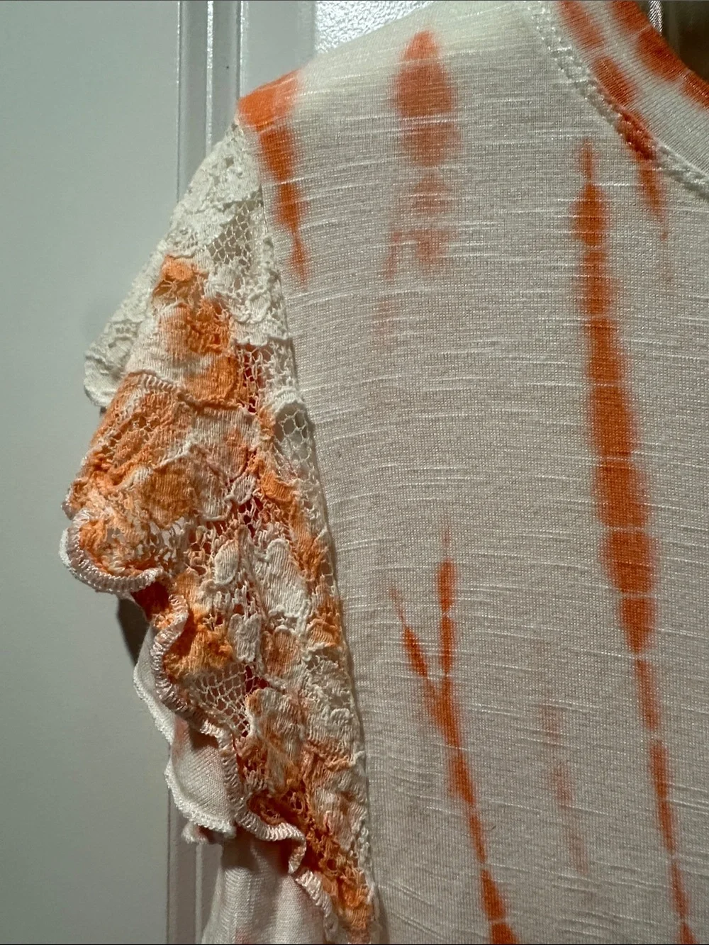 Knox Rose White & Tangerine 🍊 Tie-Dye Lace Ruffle Sleeve Top